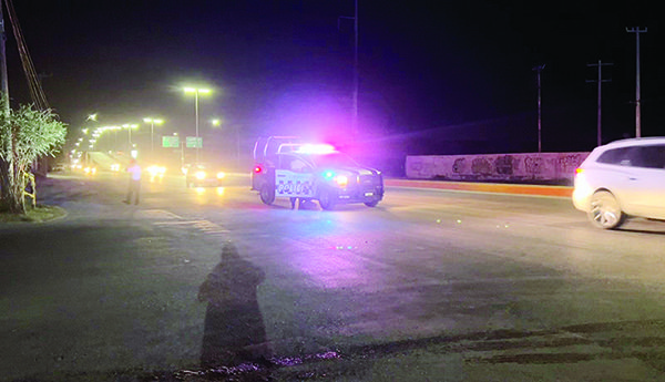 Amenazan semovientes a automovilistas en Pape