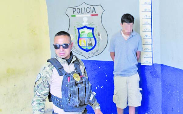 Fumaba mariguana en calles de la Praderas