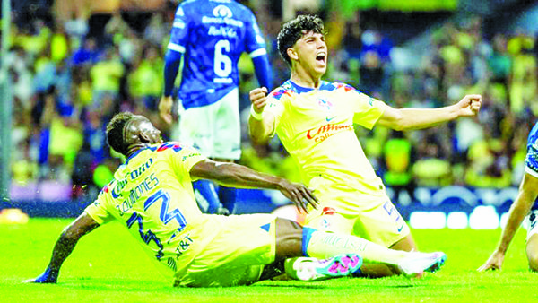 ¡AMÉRICA VUELA CON SUS REFUERZOS! KEVIN ÁLVAREZ ANOTÓ Y JULIÁN QUIÑONES ASISTIÓ A GOL