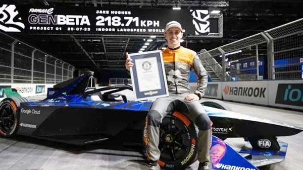 AUTO DE FÓRMULA E ALCANZA LOS 218 KM/H Y ROMPE RÉCORD GUINNESS