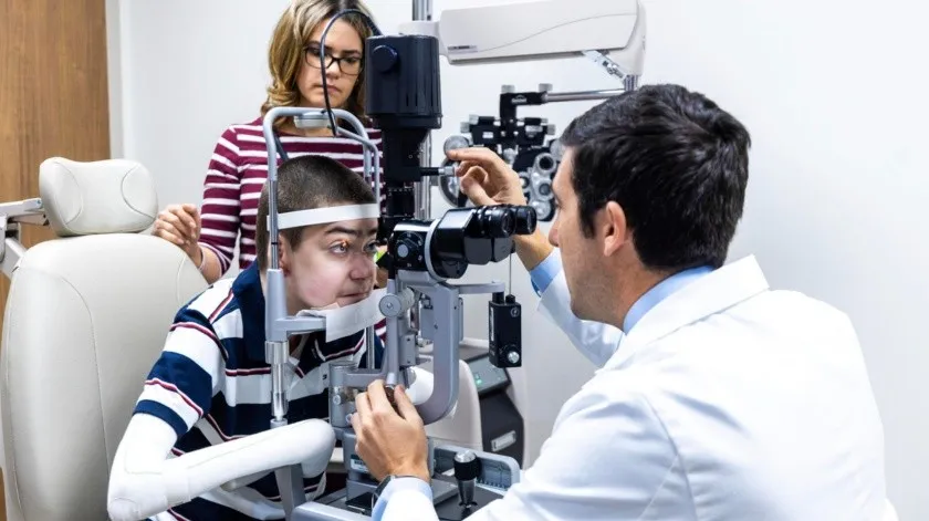 Niño con una rara enfermedad recupera la vista gracias a una pionera terapia génica ocular en Miami