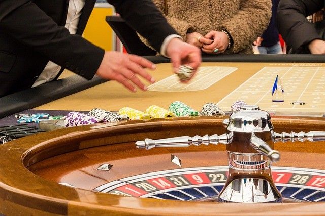 Descubre por qué es más conveniente jugar ruleta en casinos online: Beneficios y Características