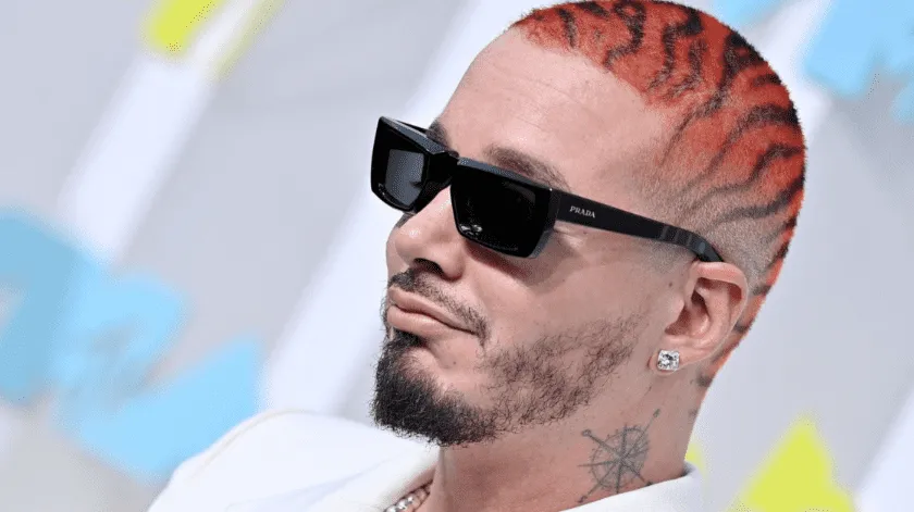 J Balvin sufre accidente en motocicleta mientras grababa sorpresa para sus fanáticos