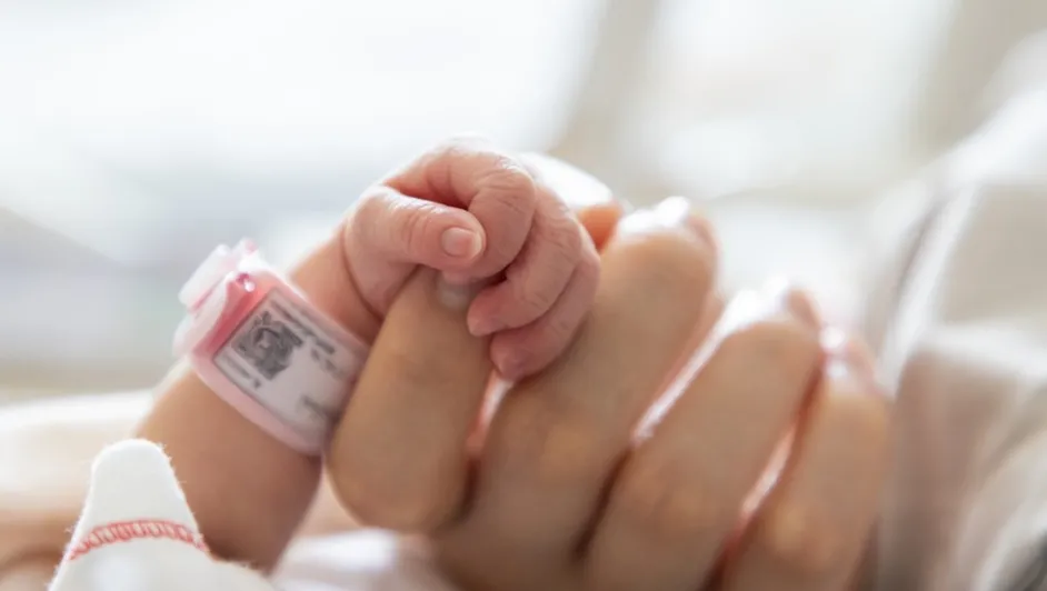 Bebé hallada muerta en playa de España falleció junto a su madre en naufragio de una patera