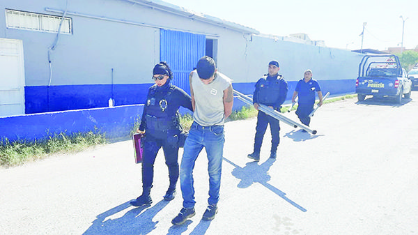 Atrapan a ladrón con las manos ocupadas