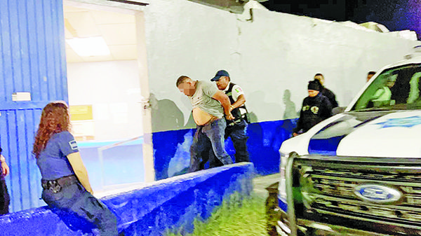 Tras persecución aseguran a ebrio