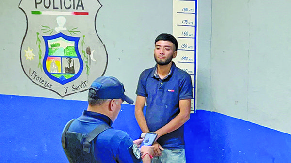 Impiden policía asalto a tienda