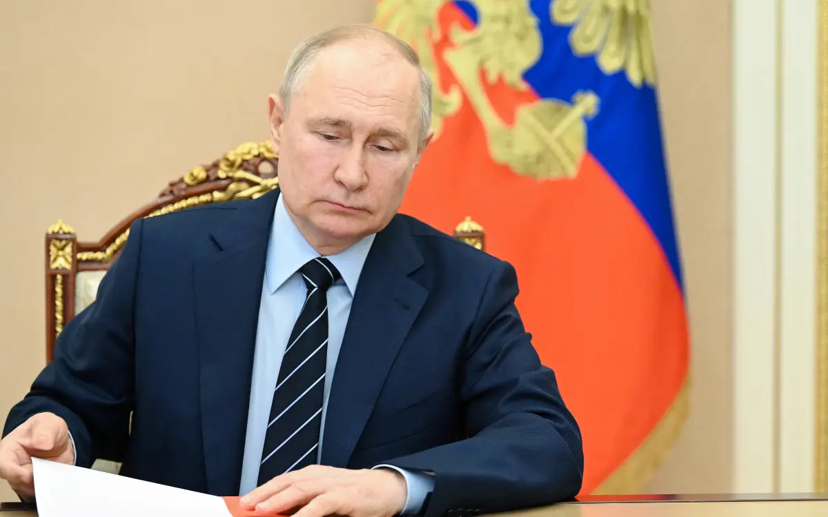 Putin firma ley que prohíbe cirugía de cambio de sexo en Rusia