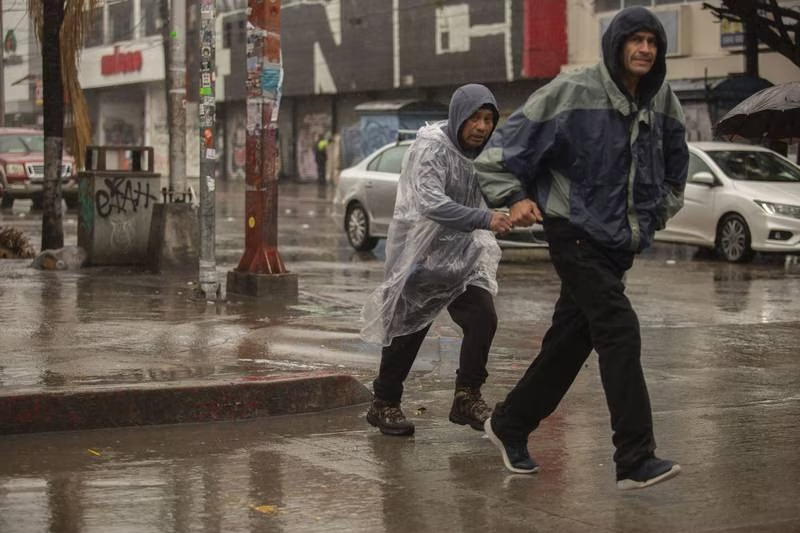 ¡No guardes el impermeable! Ondas tropicales 9 y 10 ocasionarán lluvias en estos estados