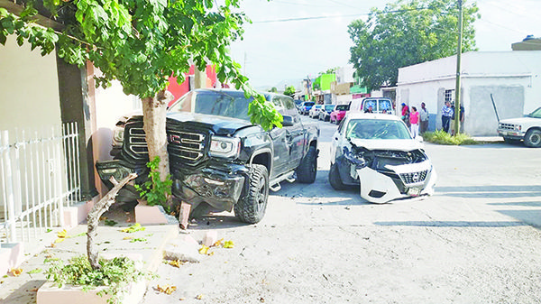 Se atraviesa paisano y causa fuerte choque
