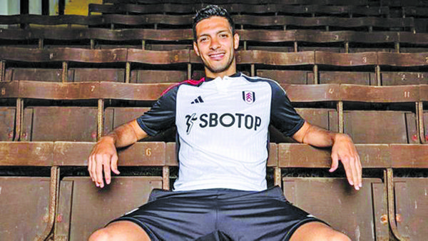 RAÚL JIMÉNEZ FUE ANUNCIADO OFICIALMENTE COMO REFUERZO DEL FULHAM EN LA PREMIER LEAGUE