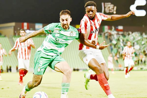 Cae Santos Laguna en amistoso ante el Real Sporting de Gijón; salen lesionados Brunetta y Correa