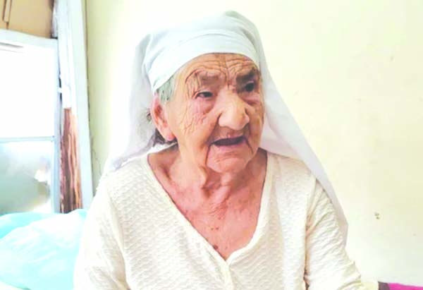 Pide asilo en EU mujer migrante de 103 años