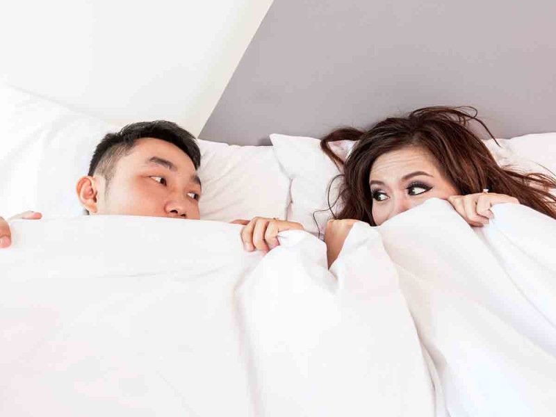 Pareja paso años teniendo intimidad de forma incorrecta; ella era virgen