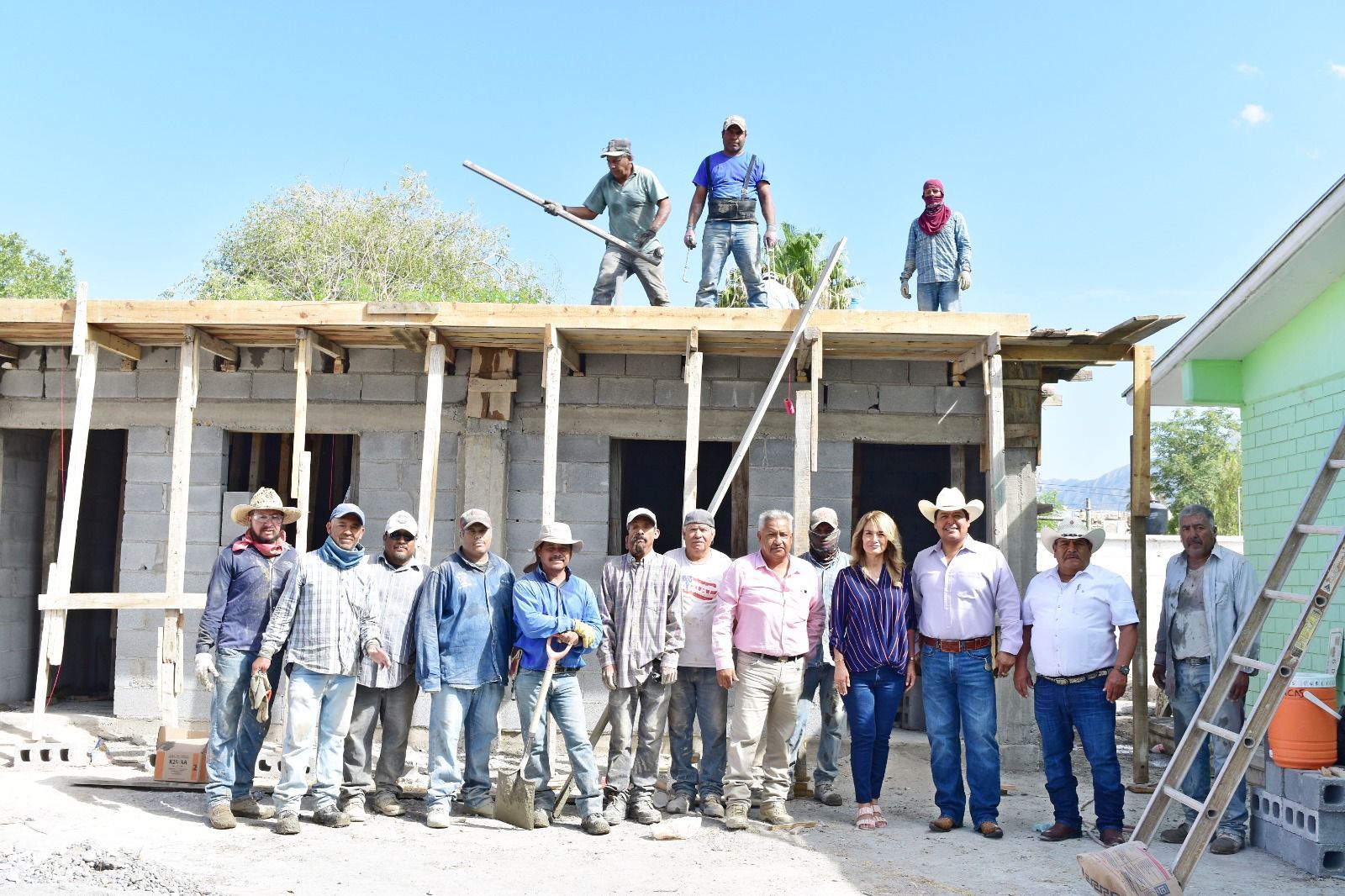 SUPERVISA BETO VILLAREAL OBRA EN JARDÍN DE NIÑOS