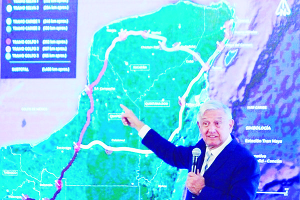 Supervisa AMLO obras de Tren Maya y rinde tributo a “aluxe”