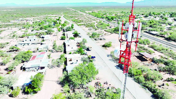Inaugura Chema antena telefónica