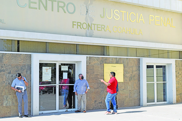 Manipula abogado proceso que involucra a 2 menores