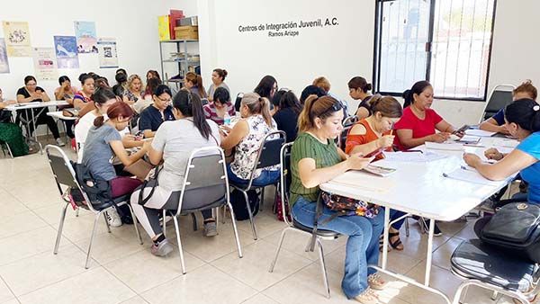 BRINDAN BACHILLER A MUJERES DE RAMOS