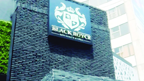 Bar vendió cuatro botellas de 10 mil