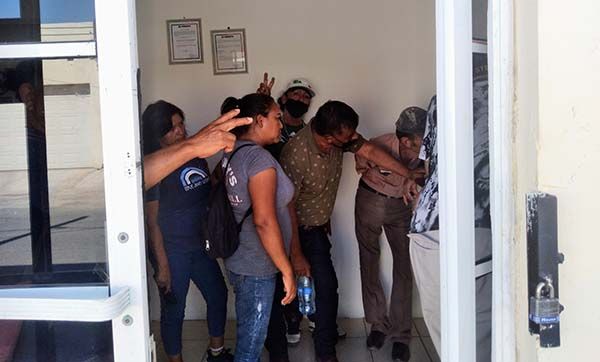 Pastor cristiano debe 14 semanas de sueldo