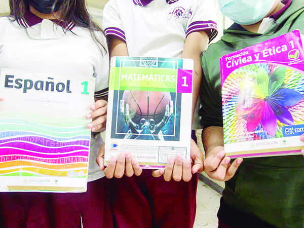Busca Va por México frenar libros de texto