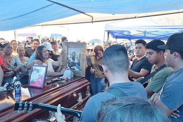 Da condolencias a familia de Irvin