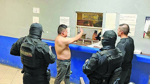 ALEGRA ZONA CENTRO EBRIO COMEDIANTE