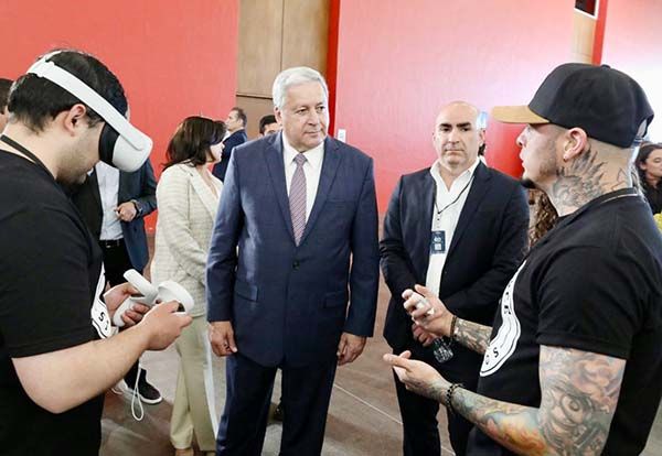 Promueve Chema Fraustro el desarrollo de la juventud