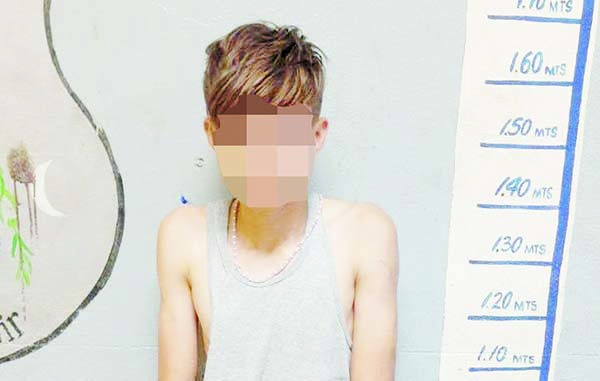 Corre al ver Policía; le encuentran droga