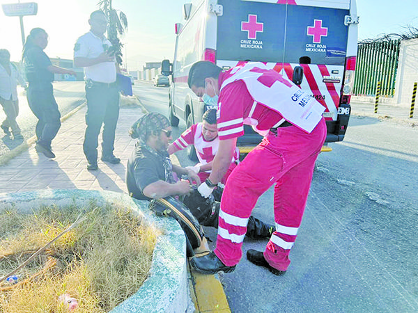 Se fractura motocicilista al dirigirse a su trabajo