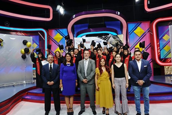 Se gradúan coahuilenses en barbería profesional