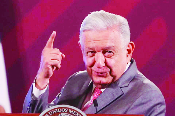Rechazan los libros por consigna:  AMLO