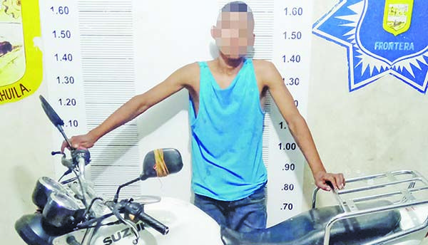 Otra vez Edwin; ahora roba moto
