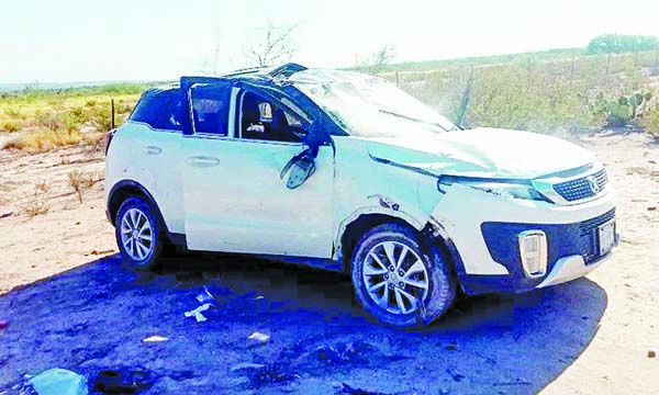 Mujer vuelca en la carretera 57