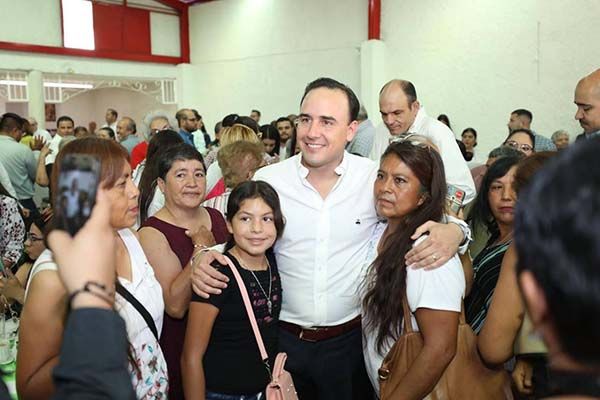 Agradece Manolo a familias de Saltillo