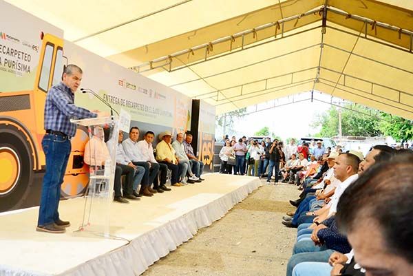 Entrega Riquelme Solís servicios en Matamoros