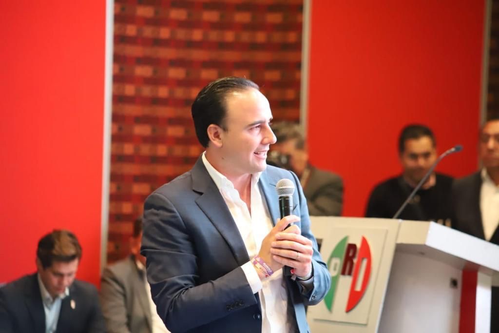 Presenta Manolo modelo Coahuila