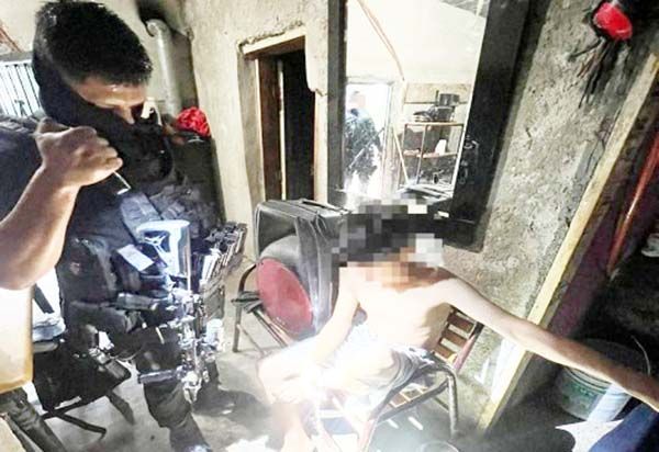 Encuentran encadenados a 2 niños; FGE espera denuncia