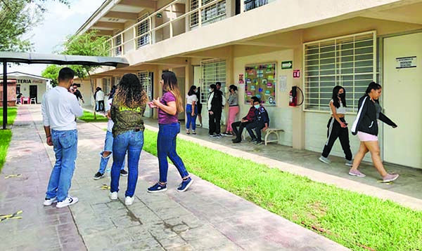 Beca UAdeC a hijos de obreros