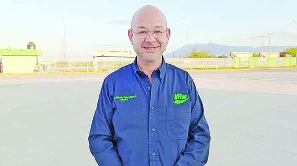 Beca la UTRCC a hijos de obreros