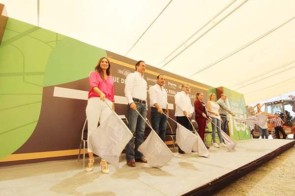 INAUGURAN OBRAS EN PARRAS DE LA FUENTE