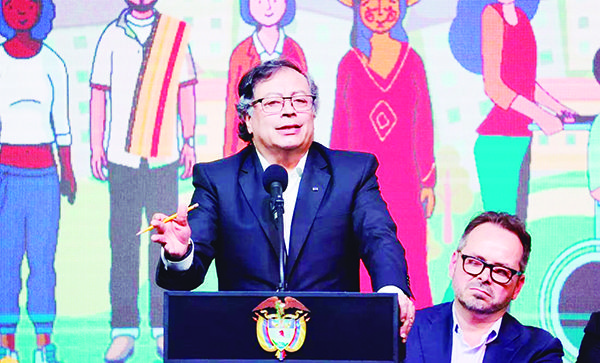 Presidente de Colombia, desconoce que haya entrado dinero ilegal a su campaña