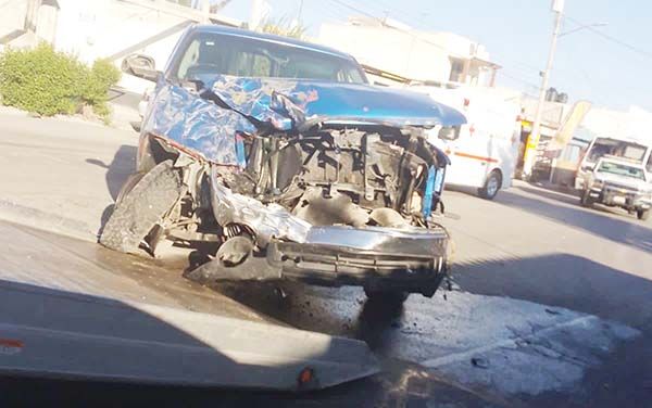 Provoca accidente conductor aturdido