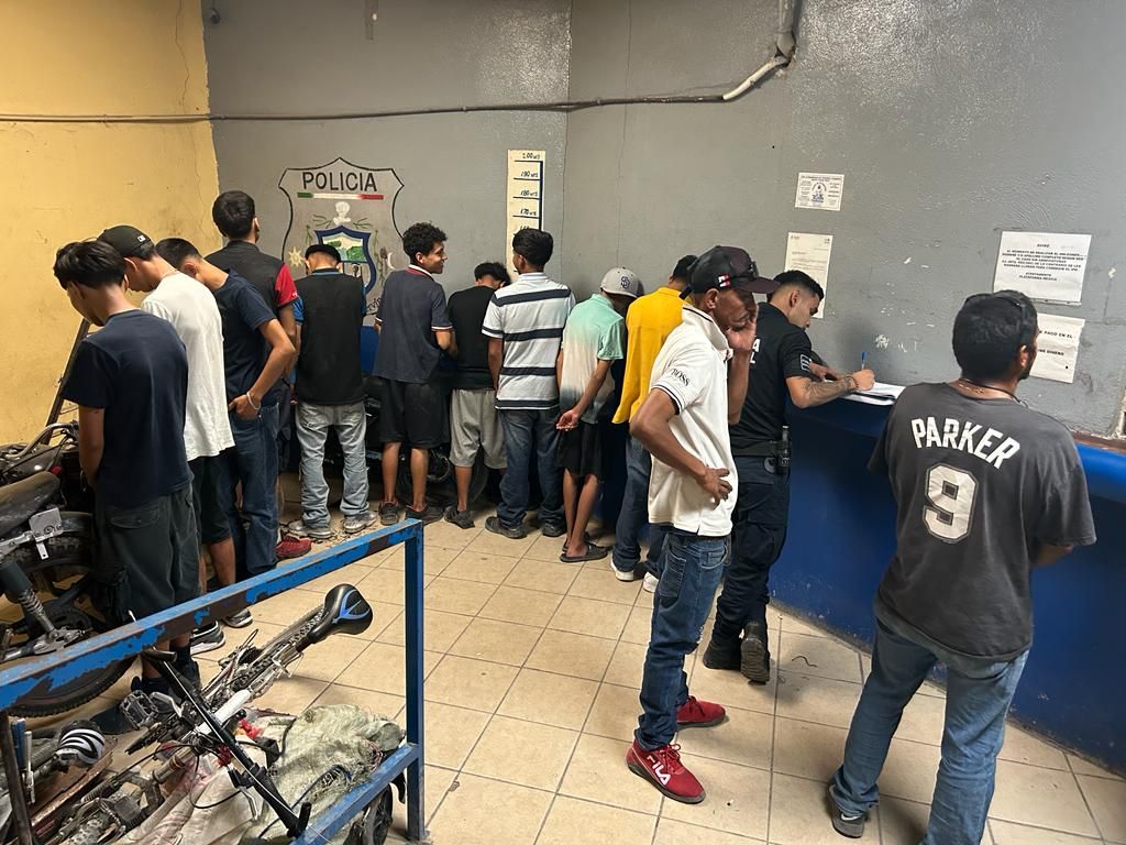Se pelean a pedradas en la Otilio Montaño