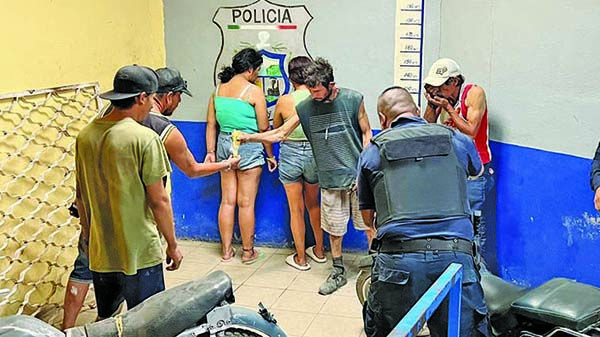 Detienen a seis adictos tapiados