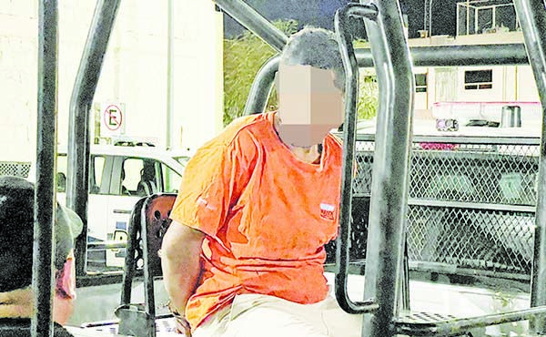 Marido golpea a su esposa embarazada