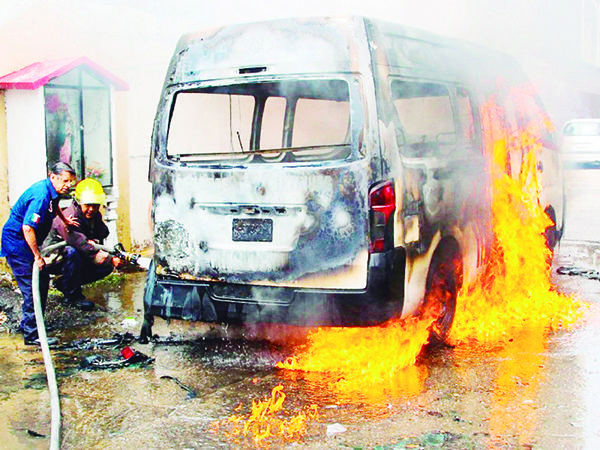 Incendian unidad de transporte en Acapulco