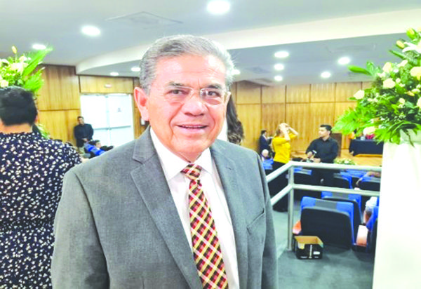 Expertos de la UAC revisan libros de texto en Coahuila