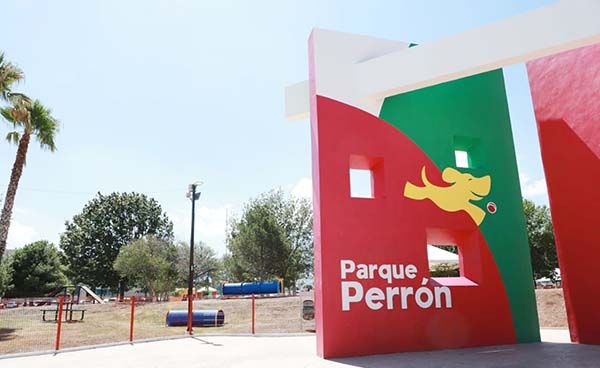 Asisten saltillenses al Parque Perrón